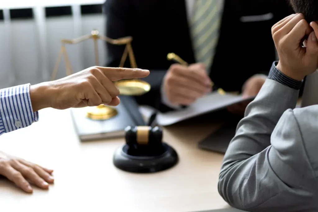 Mediação e arbitragem: estratégias jurídicas para resolução de conflitos