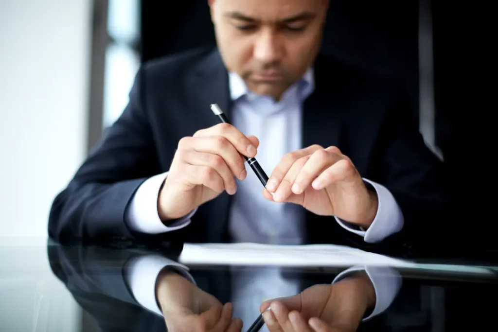 Revisão de contratos: estratégias para deduzir juros, multas e garantir direitos