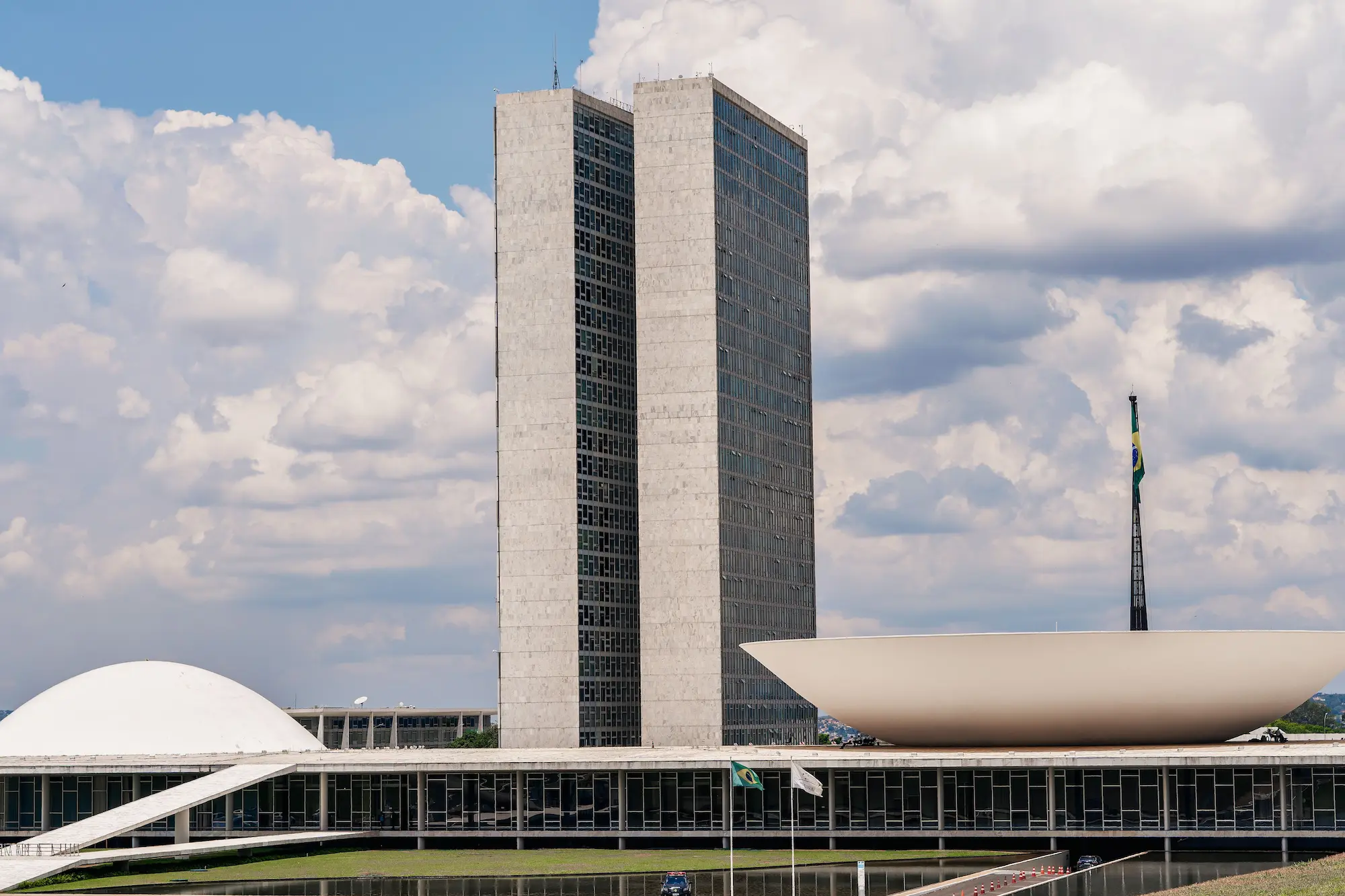 Leia mais sobre o artigo Licitações e contratos administrativos: requisitos legais, riscos e atuação do advogado